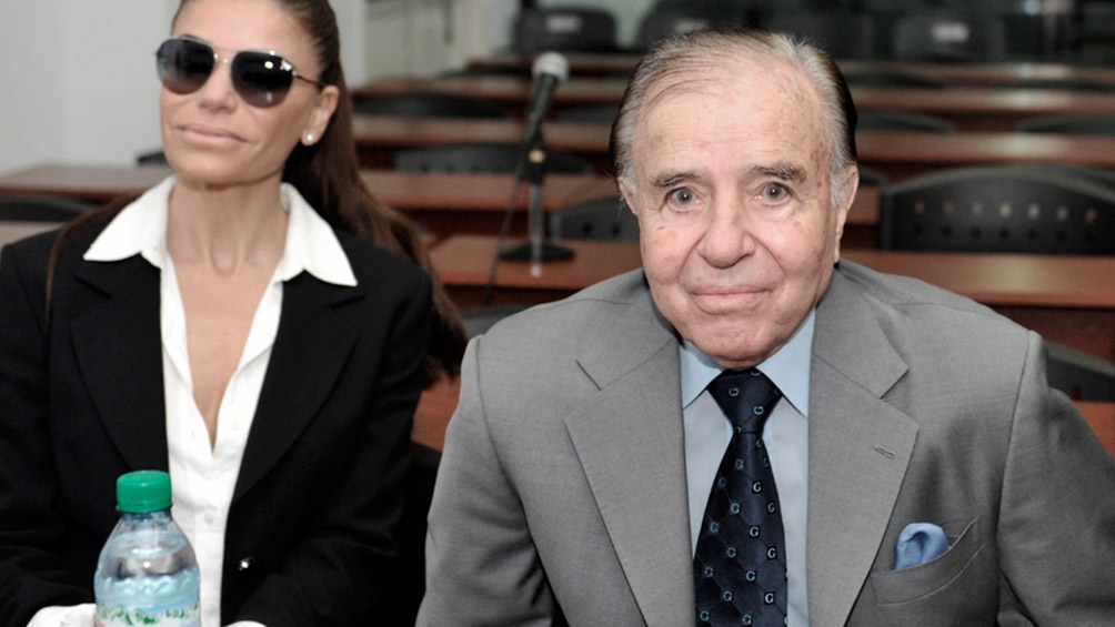 El ex presidente Menem continúa internado por una neumonía, sin asistencia respiratoria