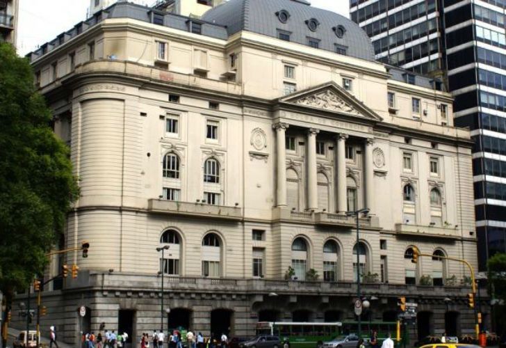 Fuertes subas en bolsa porteña y acciones argentinas en Wall Street por rumores de acuerdo de deuda