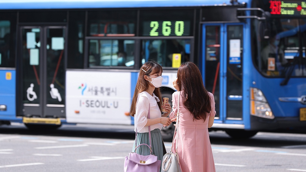 Corea del Sur evalúa su primer cierre mientras aumentan los contagios