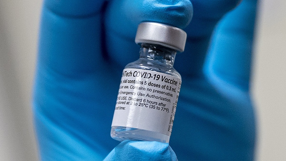 Recibió por error seis dosis de la vacuna de Pfizer