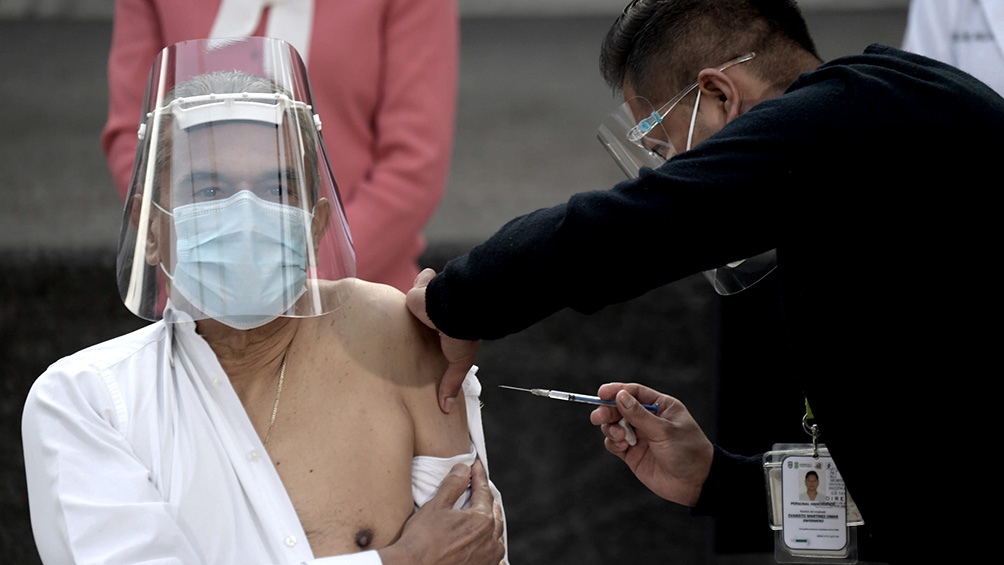 México ya vacunó contra el coronavirus al 77% de su población adulta