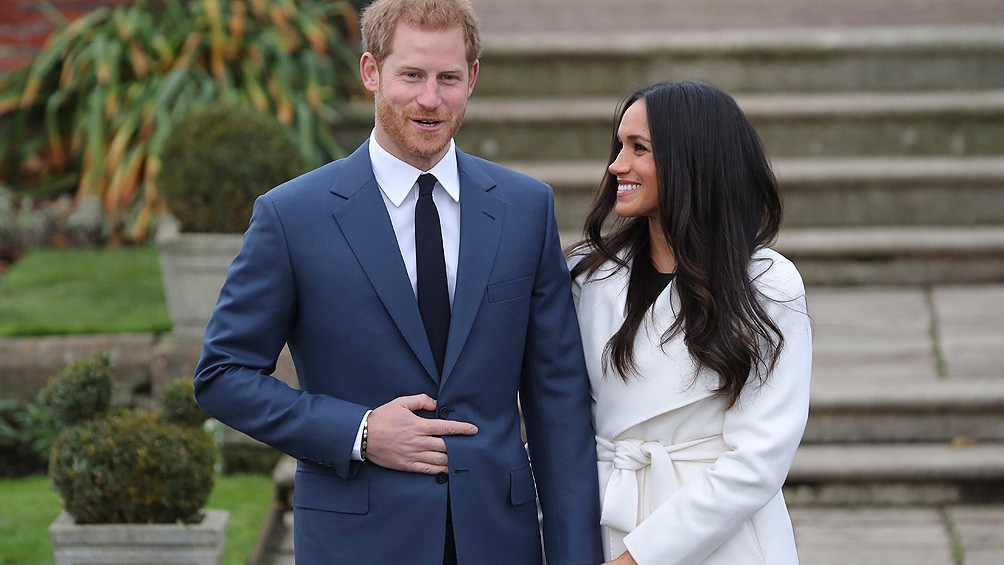 El príncipe Harry y su esposa Meghan confirmaron su renuncia a la familia real británica