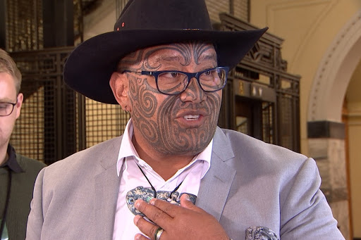 Nueva Zelanda: un diputado maorí fue expulsado por no usar corbata