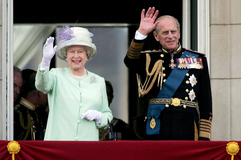 El príncipe Felipe viviría separado de la reina de Inglaterra tras su cumpleaños