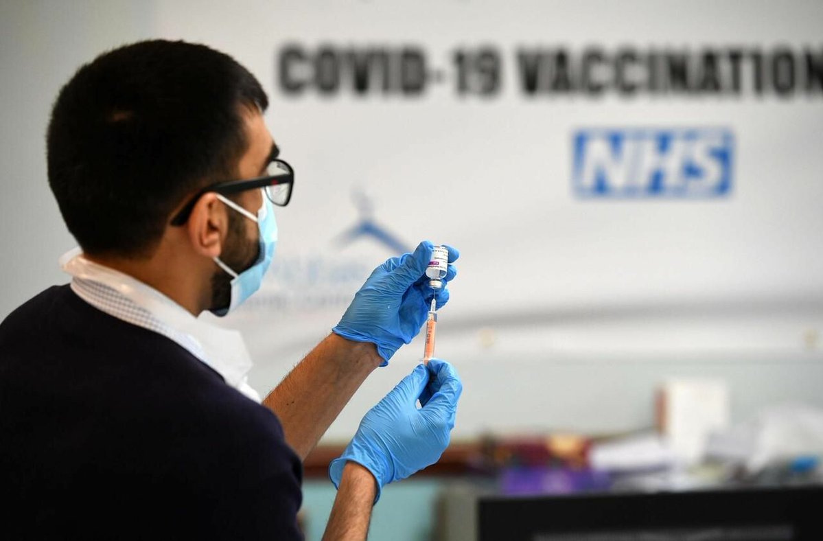 La vacuna de Oxford/AstraZeneca mantiene su efectividad frente a la cepa británica
