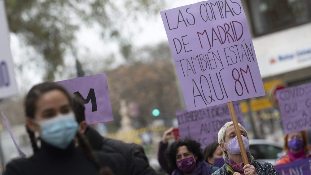 El Día Internacional de la Mujer convocó a masivas y sonoras marchas en todo el mundo