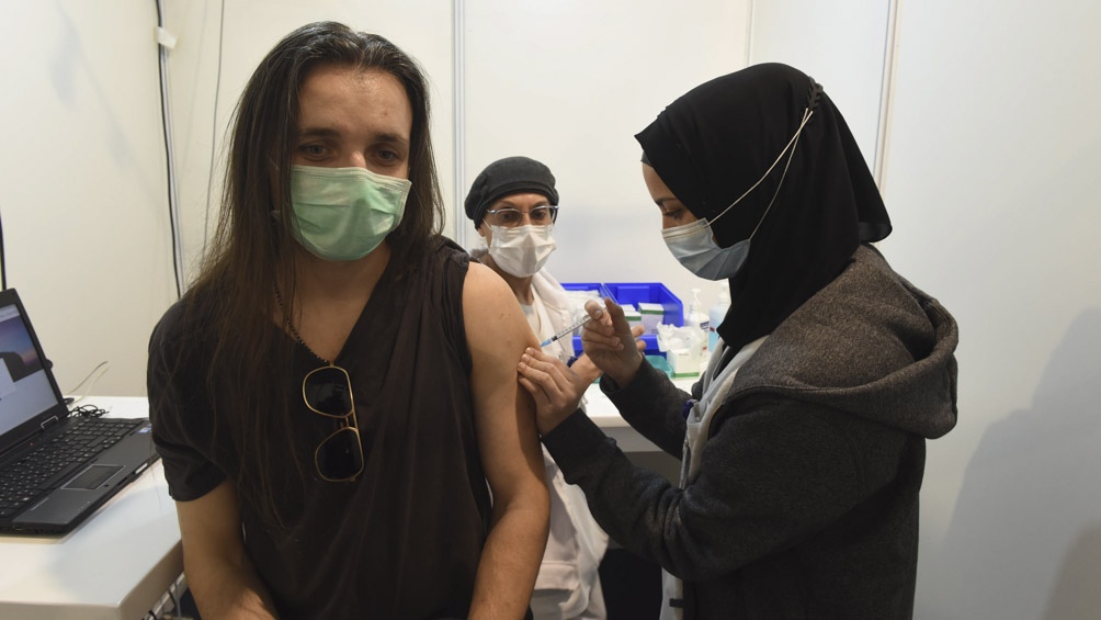Israel aplicará una tercera dosis de vacunas anticovid también a menores de 60 años