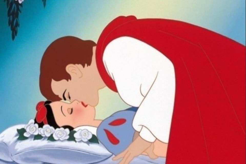 Proponen cancelar a Blancanieves por el «beso no consentido» del príncipe
