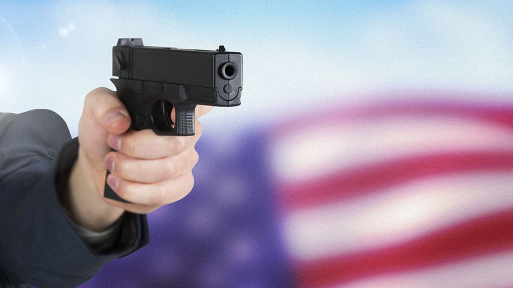 Un juez anuló un fallo que prohíbe las armas de asalto en California