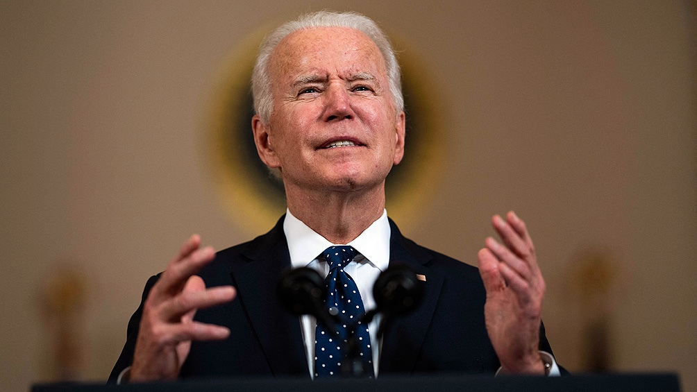 Momento incómodo en la Casa Blanca: Joe Biden pareció olvidar la muerte de una congresista y la buscó en un acto  