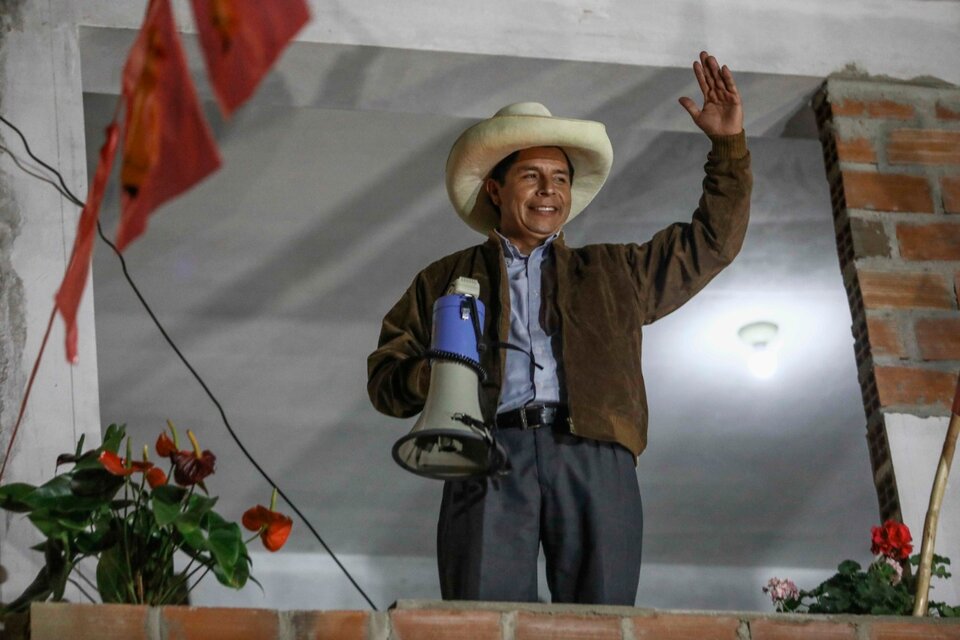 Elecciones en Perú: Pedro Castillo pasó al frente y se impone a Keiko Fujimori en un final voto a voto