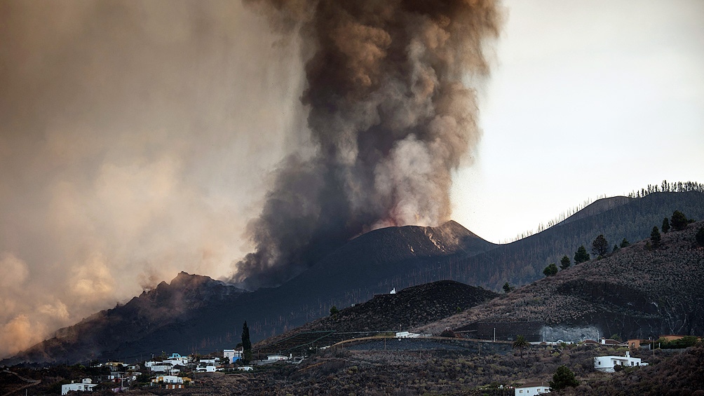 Aseguran que la actividad del volcán en Canarias es «habitual» para la isla