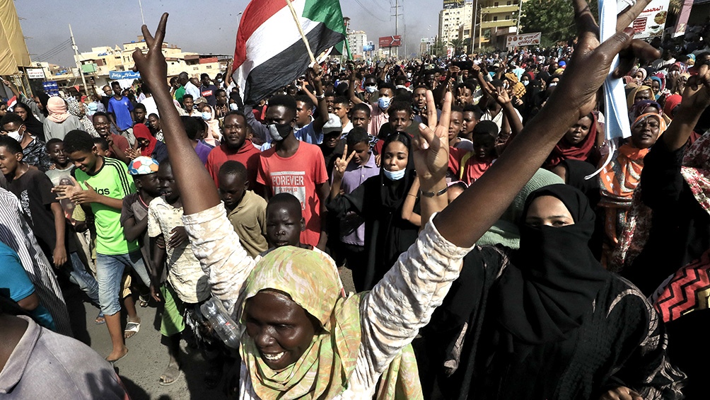 Los militares dieron un golpe de Estado en Sudán y arrestan al primer ministro