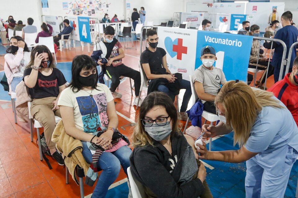 Covid-19: el avance de la vacunación, clave para que en Argentina no se replique el escenario de Europa
