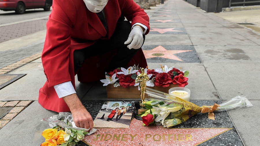 Murió Sidney Poitier, el primer actor afroamericano que ganó un Oscar