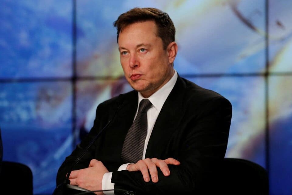 Elon Musk anunció que despedirá al 10% de los empleados de Tesla