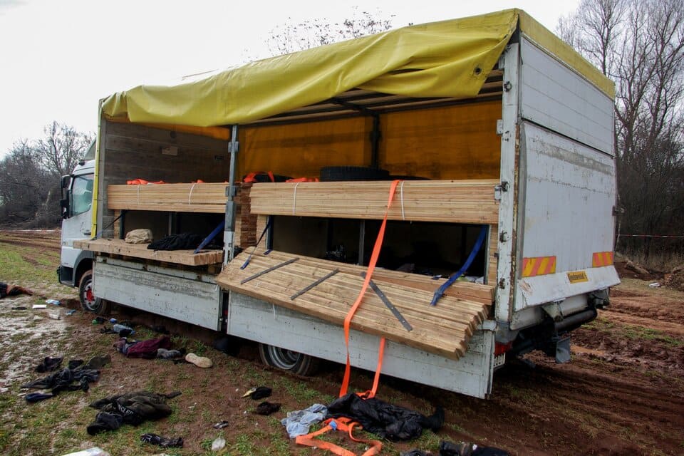 Bulgaria: siete detenidos por la muerte de 18 migrantes afganos en un camión abandonado