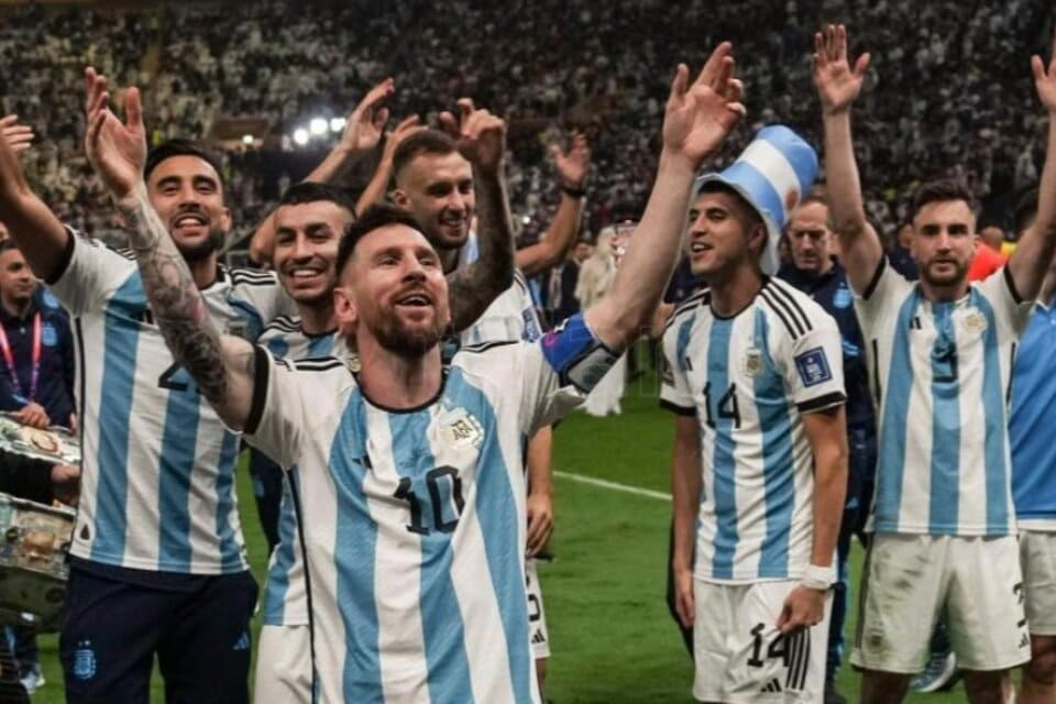 La selección argentina mantiene el primer puesto del ranking FIFA: en qué lugar quedó Brasil
