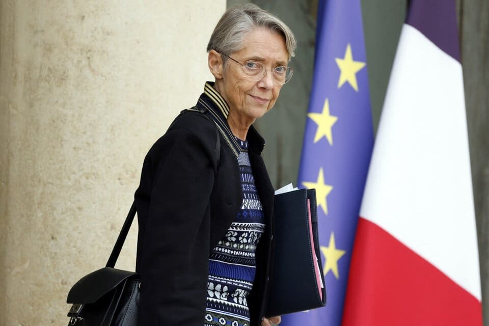 Francia: renunció la primera ministra Élisabeth Borne